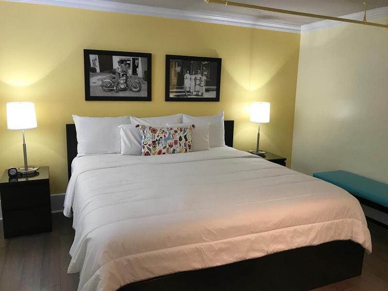 Batesville The Sherman Inn מראה חיצוני תמונה