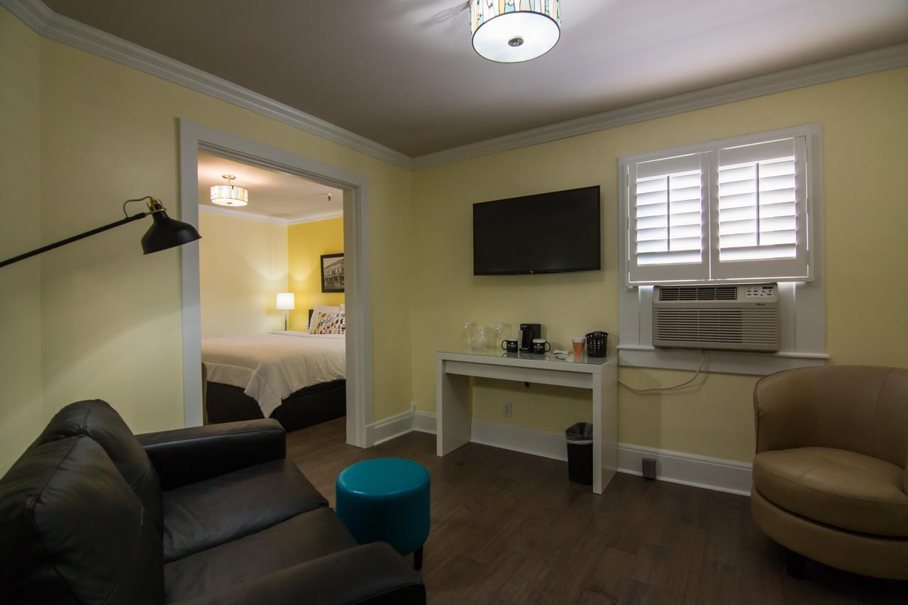 Batesville The Sherman Inn מראה חיצוני תמונה