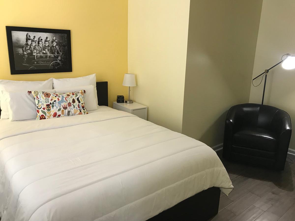 Batesville The Sherman Inn מראה חיצוני תמונה